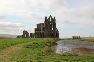 Klosterruine mit Teich in Whitby