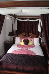 mighty four poster bed