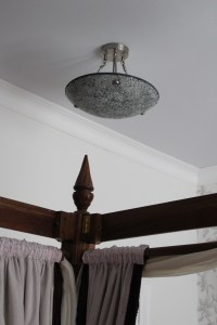 Eine von zwei Deckenlampen, auch besonders schön