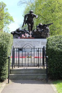 Kriegsdenkmal vor der Kelvongrove Art Gallery