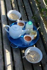 Frühstück auf der Bank mit Ausblick