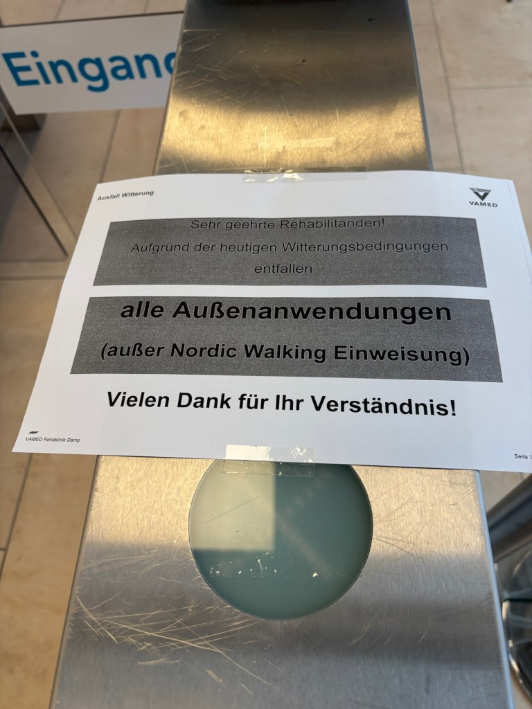 Zettel, der über das Ausfallen aller Außenanwendungen informiert nachdem es geschneit hatte