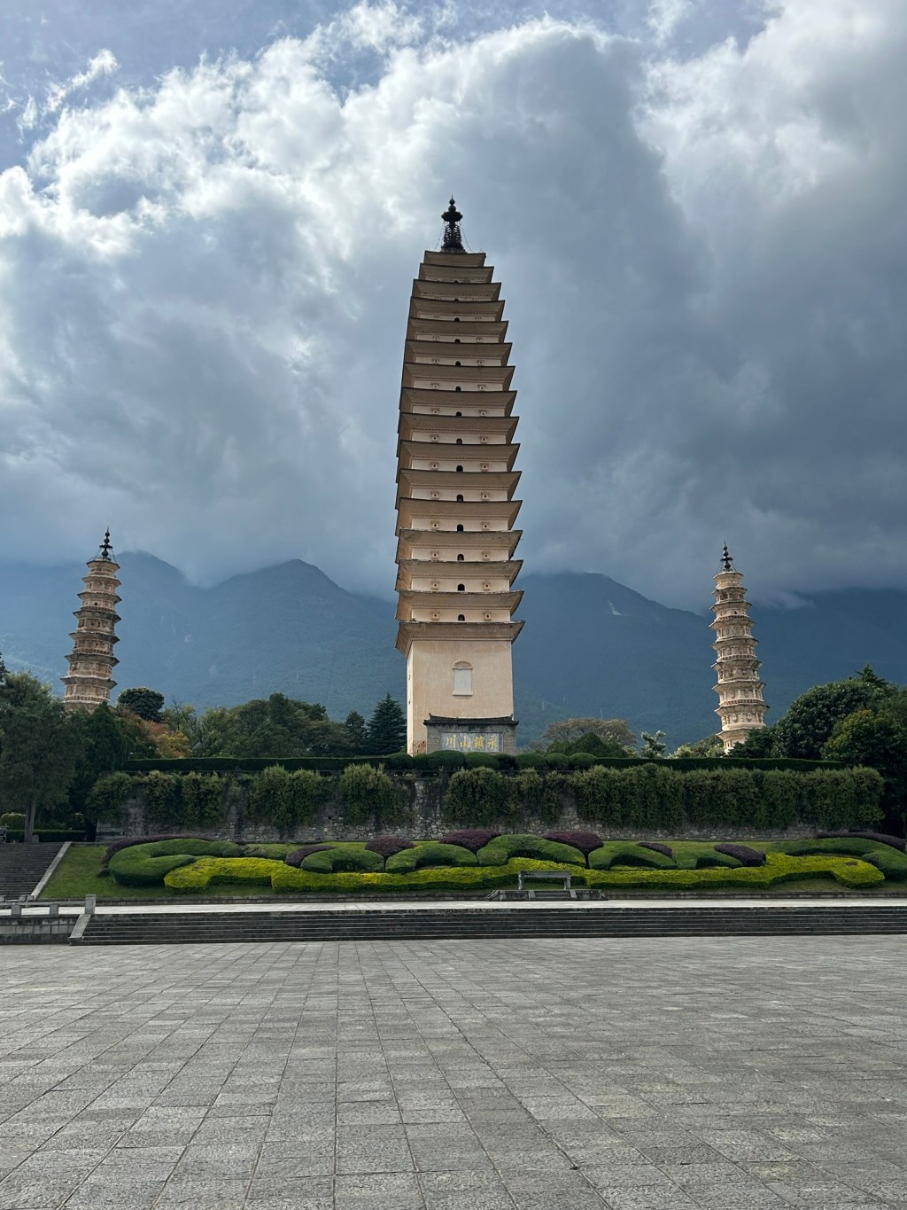 Dali (大理): Altstadt, Pagoden und ein riesiger&nbsp;Tempel
